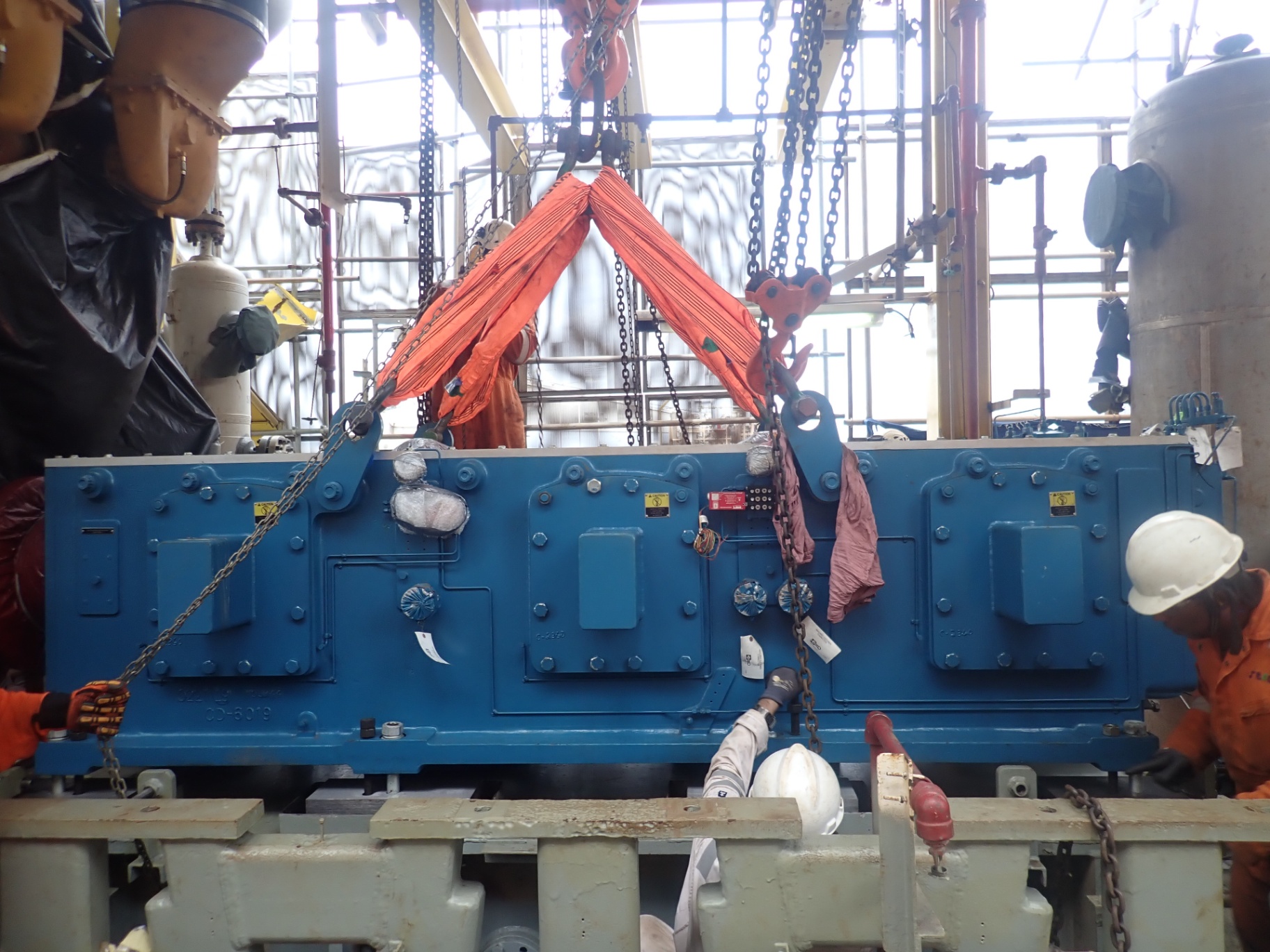 Industrial equipment lifting operation